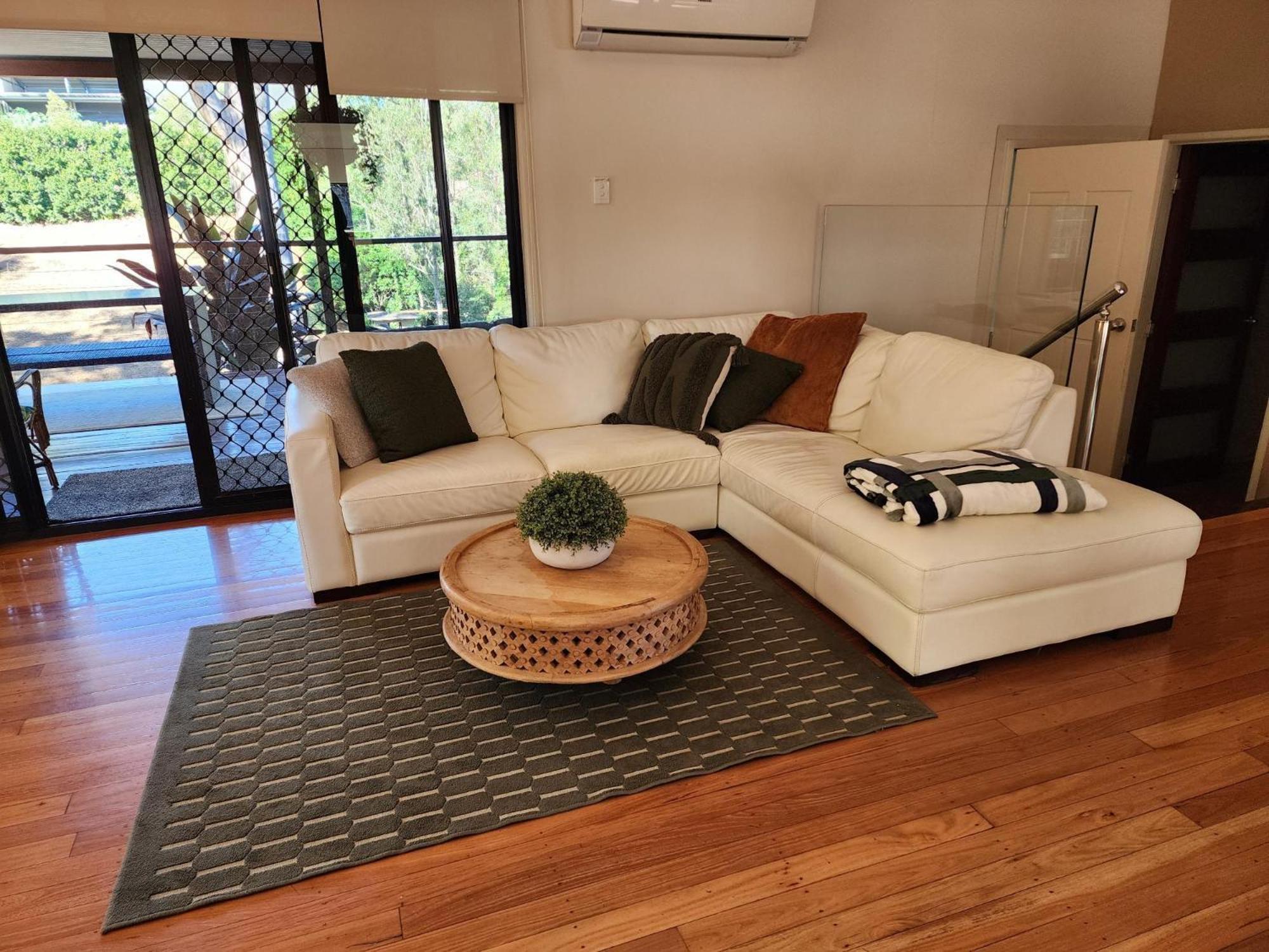 Country Style Retreat In * Mount Crosby